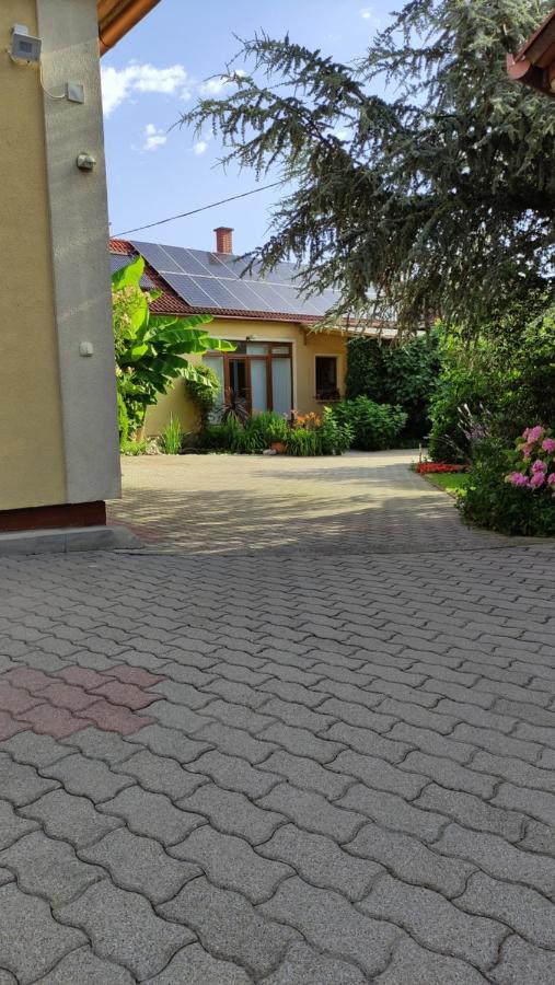 Eckhardt Vendeghaz Hotel Villany Exterior photo