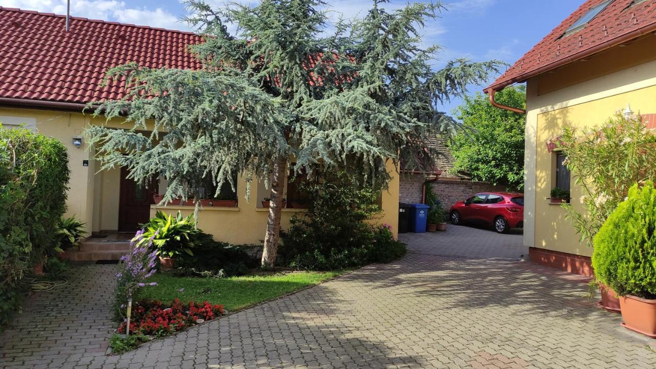 Eckhardt Vendeghaz Hotel Villany Exterior photo