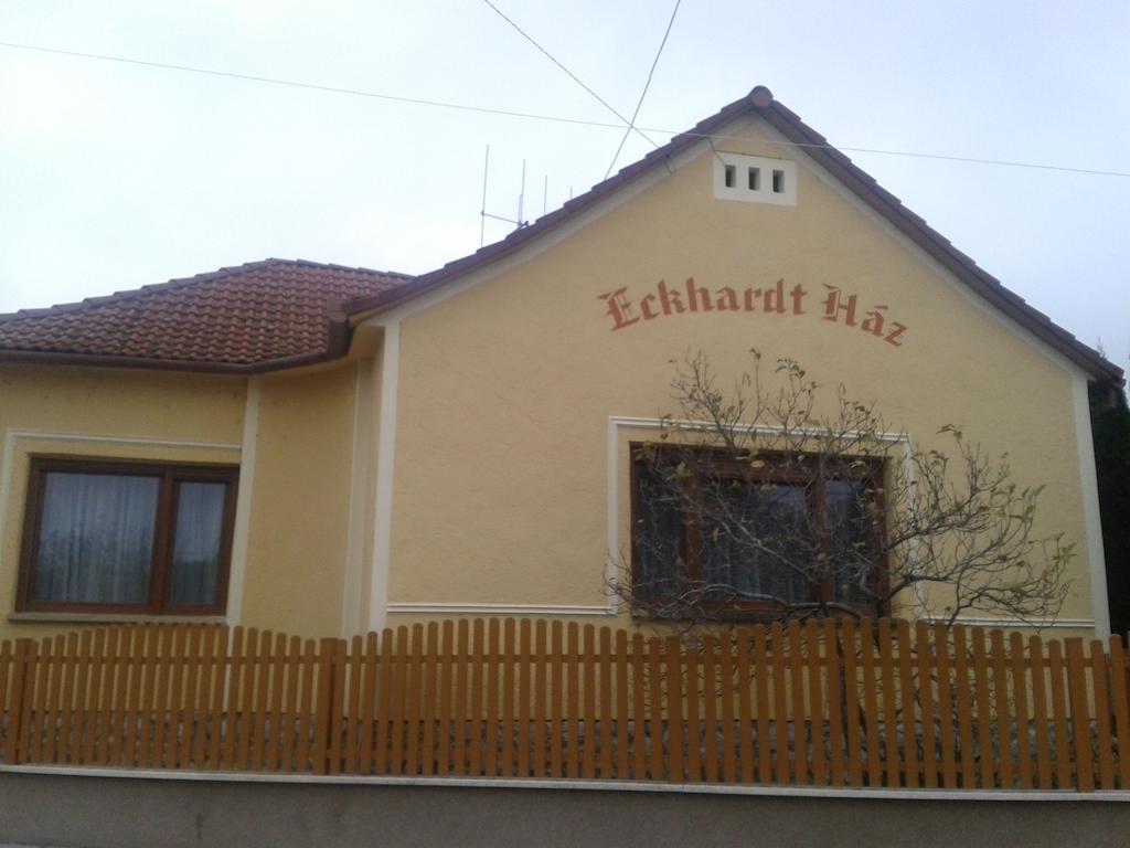 Eckhardt Vendeghaz Hotel Villany Exterior photo